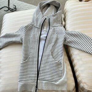 lulu scuba zip up size 2